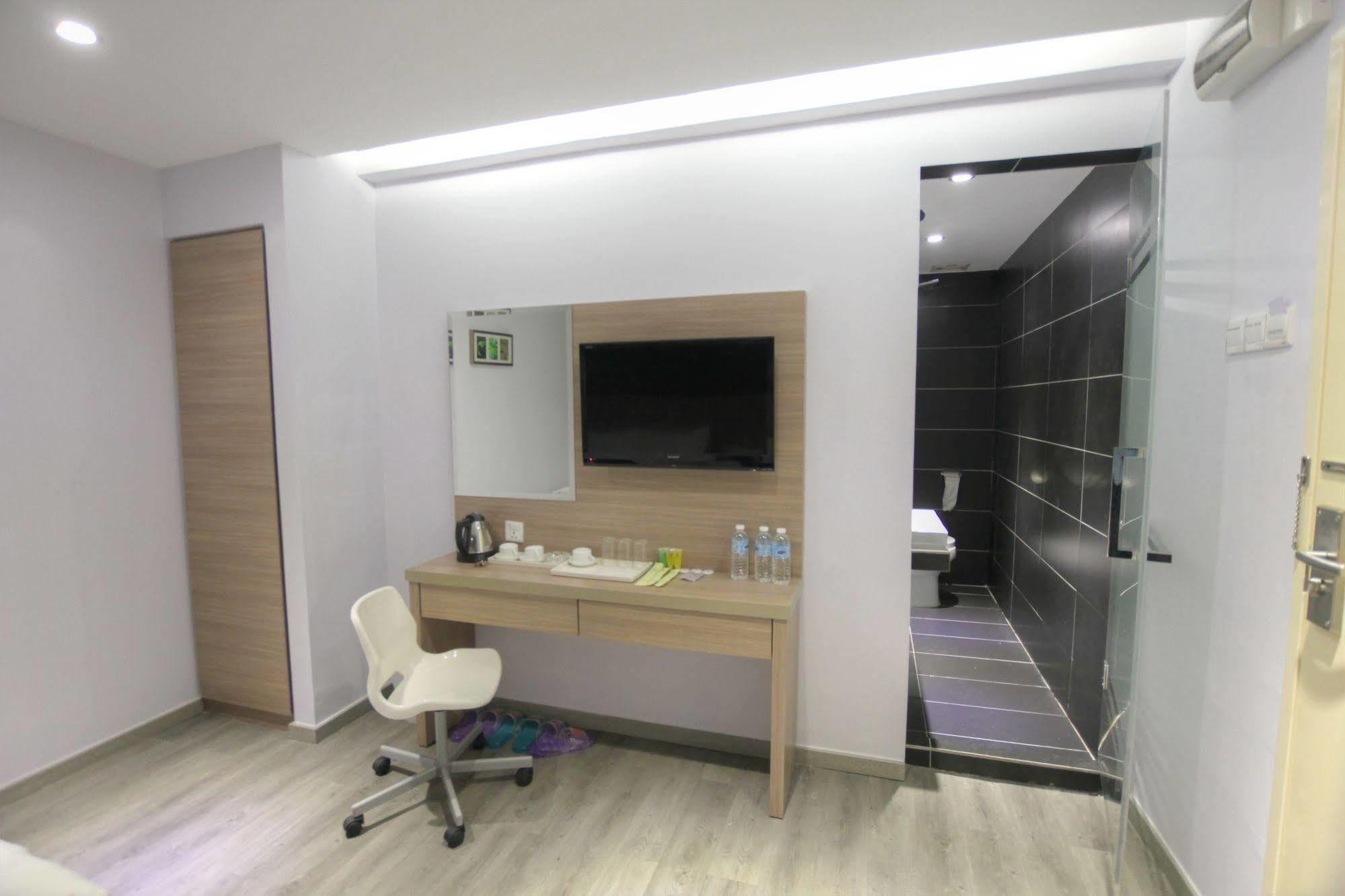 Hotel 99 Pusat Bandar Puchong Exterior photo